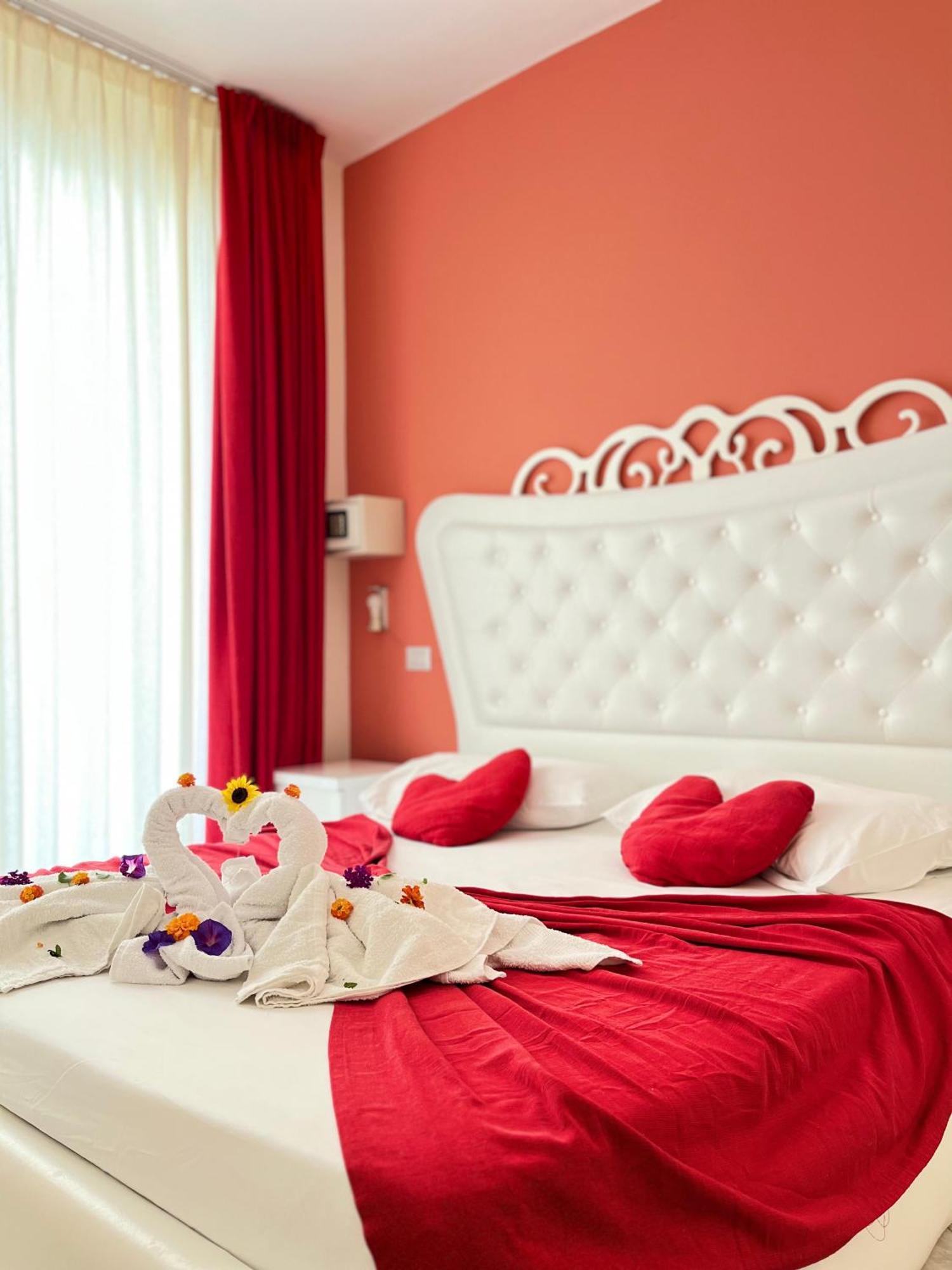 Hotel Garden Radhimë Extérieur photo